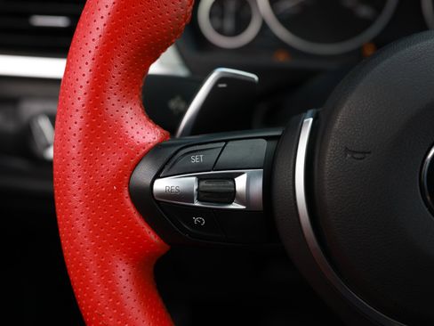 Used 2018 BMW 330i Sedan w/ M Sport Package image 31