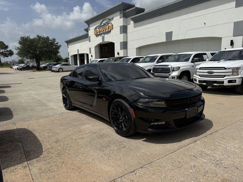 Used 2016 Dodge Charger R/T RWD image 38