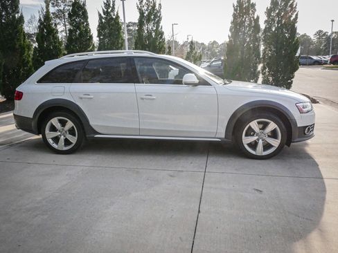 Used 2016 Audi A4 Premium image 11