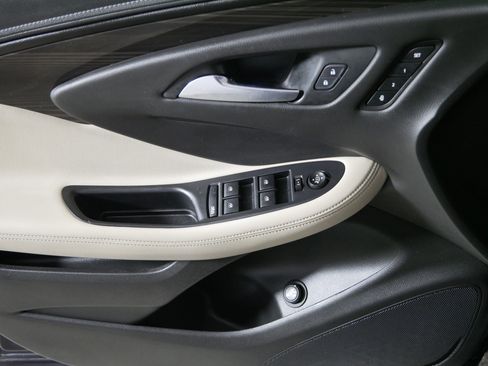 Used 2020 Buick Envision Essence image 19