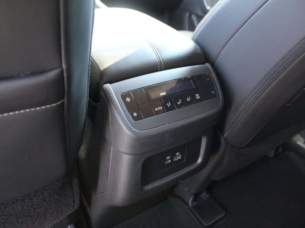 Used 2025 Nissan Pathfinder SL AWD/4WD image 15