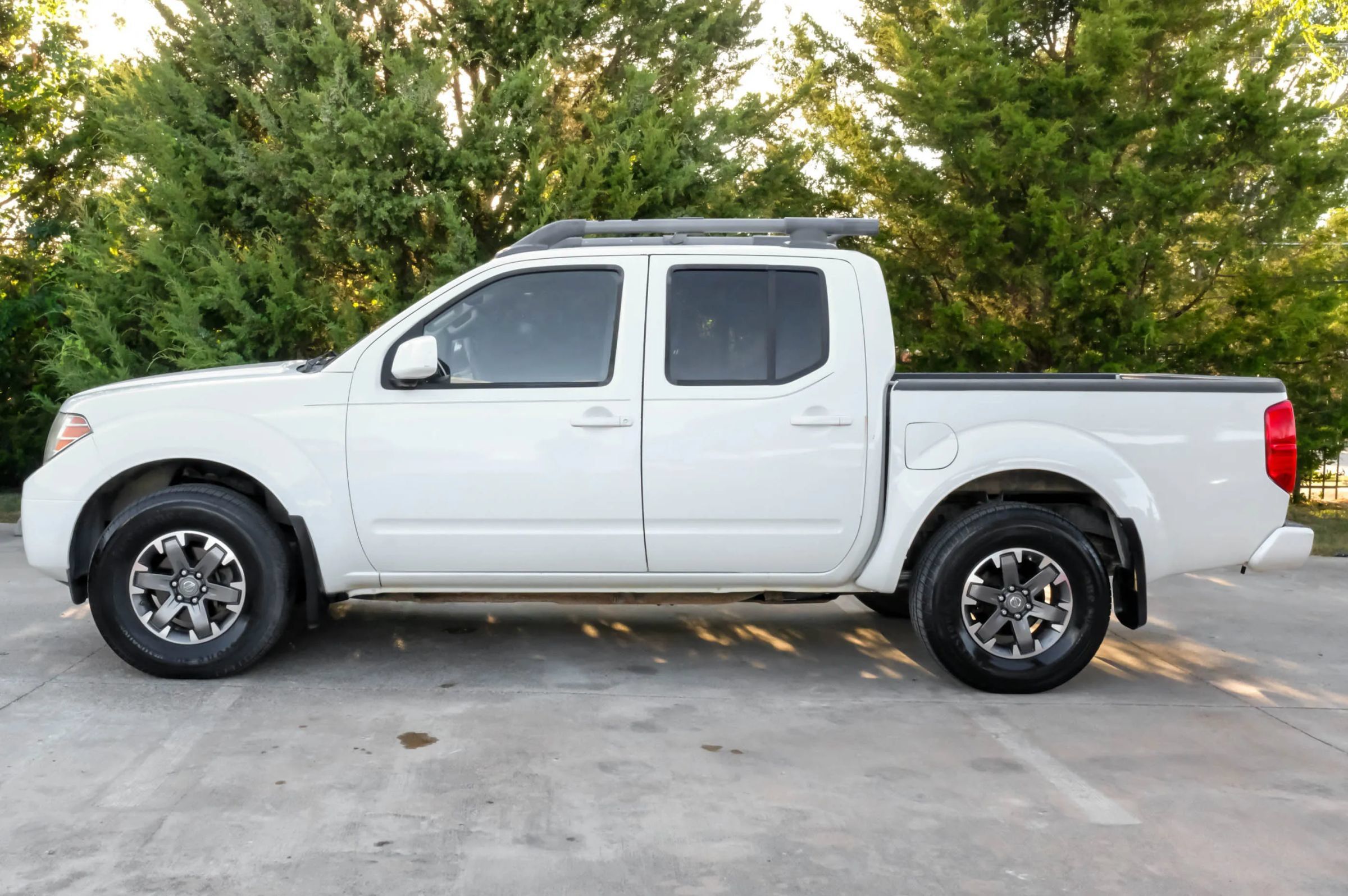 Used 2016 Nissan Frontier PRO-4X w/ Pro-4x Luxury Package AWD/4WD image 12