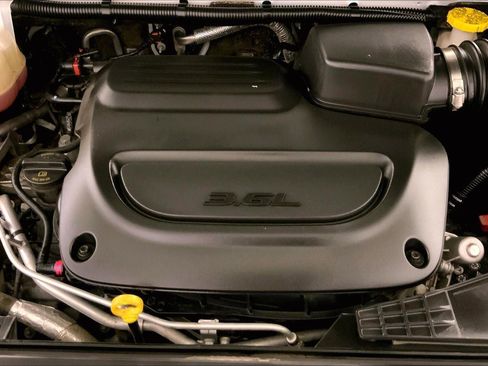 Used 2024 Chrysler Pacifica Touring-L FWD image 30