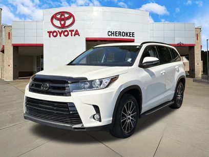 Used 2017 Toyota Highlander SE
