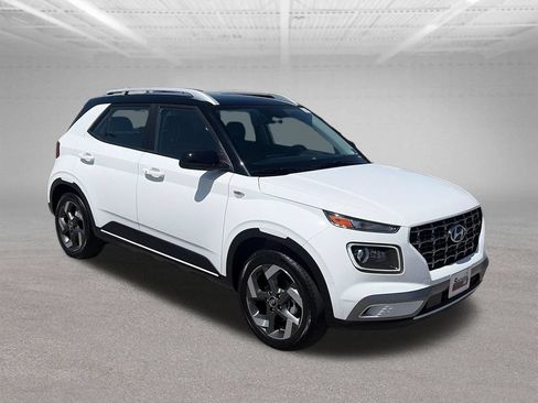Used 2025 Hyundai Venue Limited FWD image 8