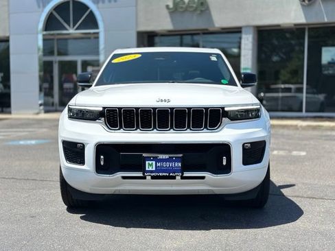 Used 2023 Jeep Grand Cherokee Overland w/ Luxury Tech Group IV AWD/4WD image 9