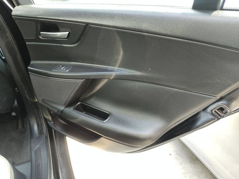 Used 2017 Jaguar XE Premium image 35