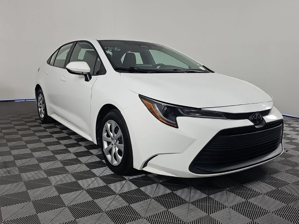 Used 2024 Toyota Corolla LE FWD image 4