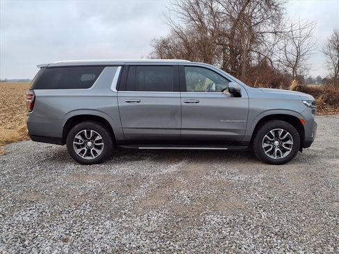 Used 2021 Chevrolet Suburban LT w/ LT Signature Package image 31