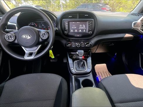 Used 2020 Kia Soul LX FWD image 18