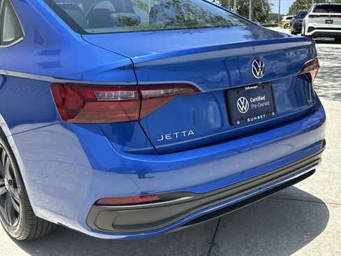 Certified 2023 Volkswagen Jetta SE w/ Panoramic Sunroof Package FWD image 10