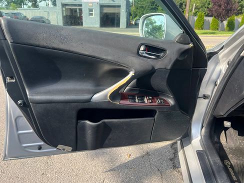 Used 2006 Lexus IS 250 AWD w/ Preferred Accessory Pkg image 21
