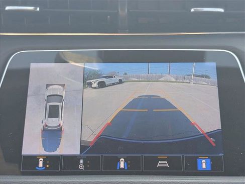 Used 2022 Cadillac XT4 Premium Luxury w/ Enhanced Visibility Package image 11