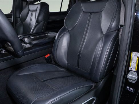 Used 2023 Jeep Wagoneer Series II AWD/4WD image 13