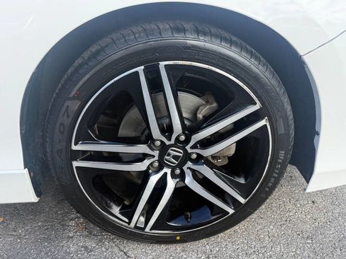 Used 2017 Honda Accord Sport image 10