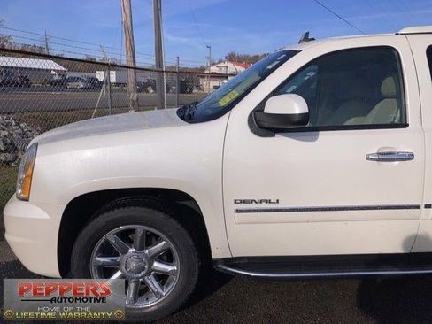 Used 2014 GMC Yukon Denali image 3