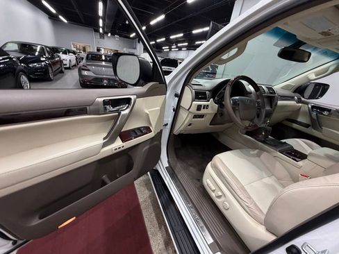 Used 2015 Lexus GX 460 w/ Premium Package image 19