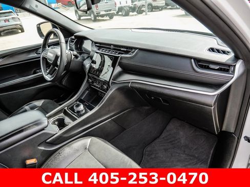 Used 2024 Jeep Grand Cherokee Altitude AWD/4WD image 16