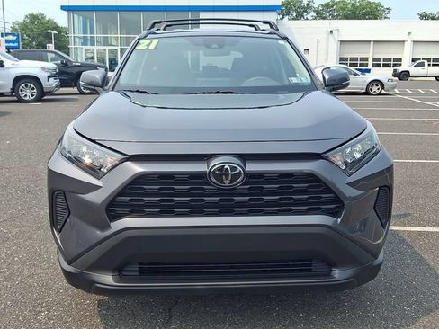 Used 2021 Toyota RAV4 LE AWD/4WD image 2