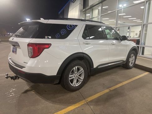 Used 2022 Ford Explorer XLT w/ Equipment Group 202A image 2