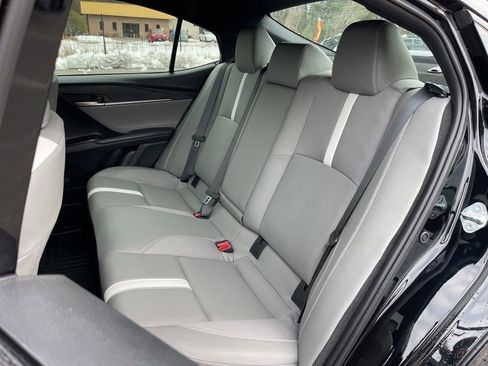 Used 2025 Toyota Camry SE image 12