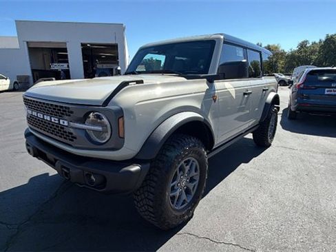 New 2025 Ford Bronco Badlands image 1