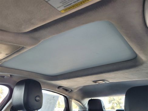 Used 2019 Jaguar XF Prestige image 11