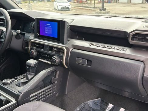 Used 2024 Toyota Tacoma SR5 AWD/4WD image 41