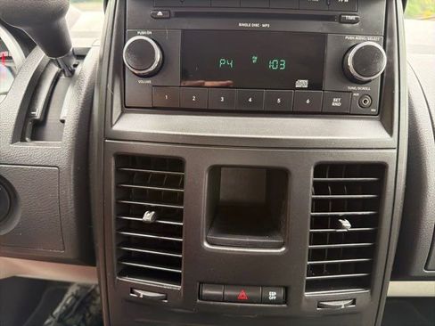 Used 2009 Dodge Grand Caravan SE FWD image 18