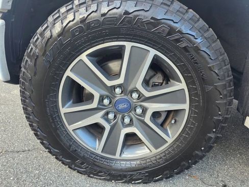 Used 2015 Ford F150 XLT w/ Equipment Group 302A Luxury image 9