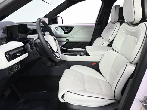 New 2026 Lincoln Aviator Black Label w/ Jet Appearance Package AWD/4WD image 13