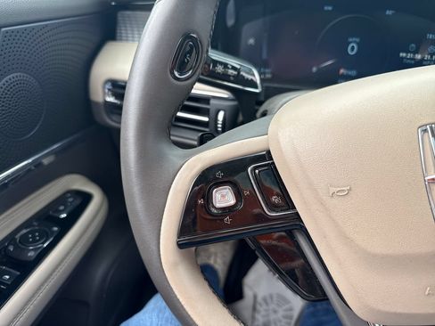 Used 2023 Lincoln Corsair AWD w/ Equipment Group 101A image 40
