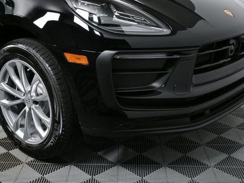Certified 2025 Porsche Macan image 37