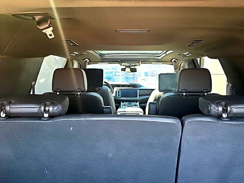 Used 2023 GMC Yukon XL Denali w/ Max Trailering Package AWD/4WD image 9