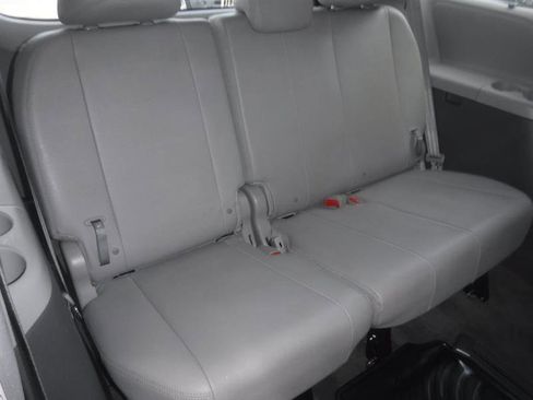 Used 2017 Toyota Sienna XLE AWD/4WD image 27