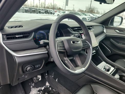 New 2025 Jeep Grand Cherokee L Limited w/ Luxury Tech Group II image 7