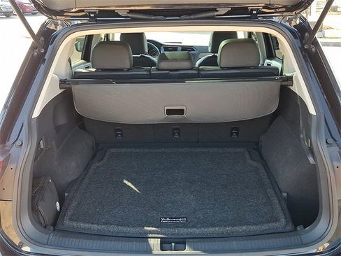 Used 2019 Volkswagen Tiguan SE w/ Panoramic Sunroof Package image 22