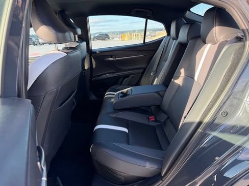 Used 2025 Toyota Camry SE FWD image 11