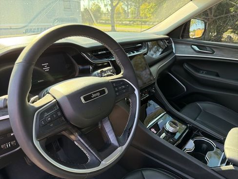 Used 2023 Jeep Grand Cherokee 4WD 4xe w/ Luxury Tech Group II image 9