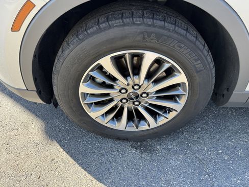 Used 2019 Lincoln Nautilus Select image 37