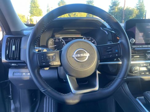 Used 2025 Nissan Pathfinder SV image 36