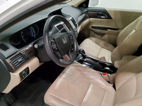 Used 2017 Honda Accord Touring image 14