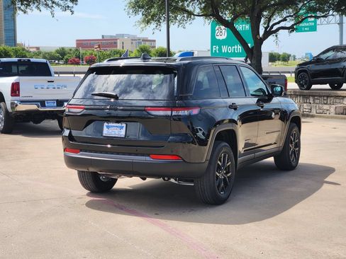 New 2026 Jeep Grand Cherokee Altitude RWD image 4