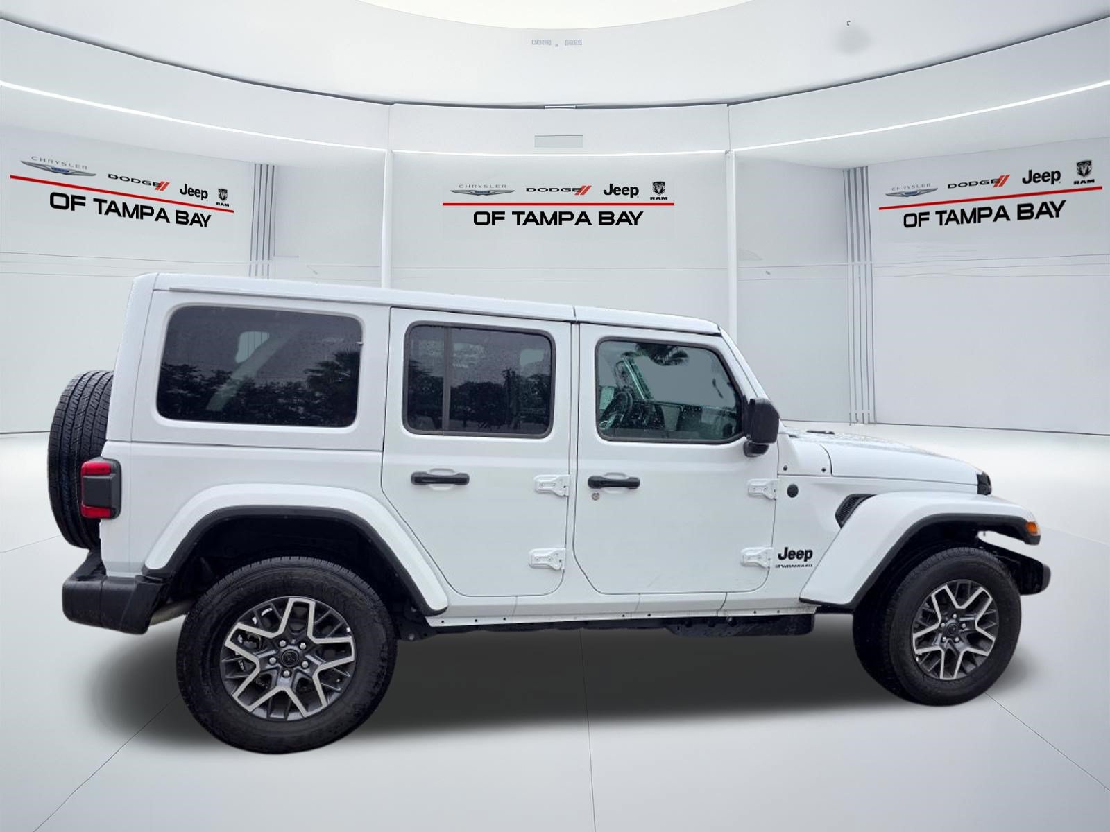 Used 2026 Jeep Wrangler Unlimited Sahara AWD/4WD image 7