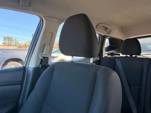 Used 2018 Nissan Rogue Sport S image 30