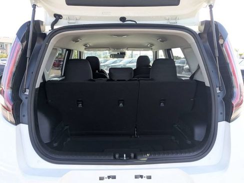 Used 2025 Kia Soul LX w/ LX Technology Package FWD image 12