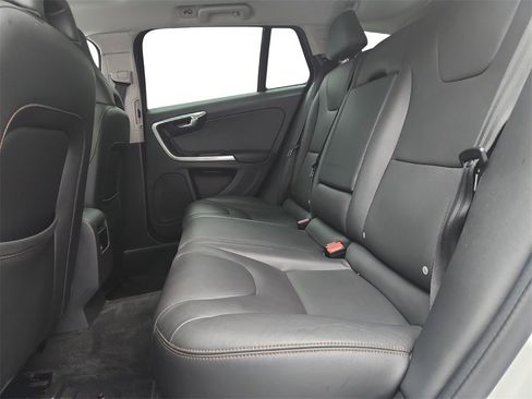 Used 2016 Volvo V60 T5 Cross Country image 22