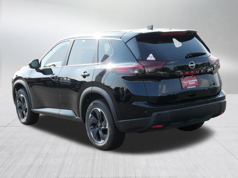 Used 2025 Nissan Rogue SV AWD/4WD image 5
