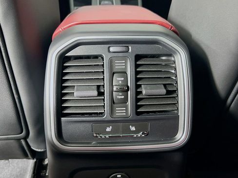 New 2026 Porsche Macan Base image 27