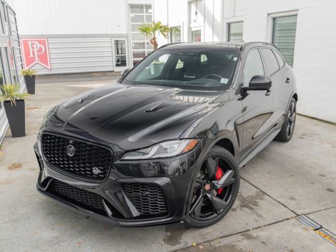 Used 2022 Jaguar F-PACE SVR image 3